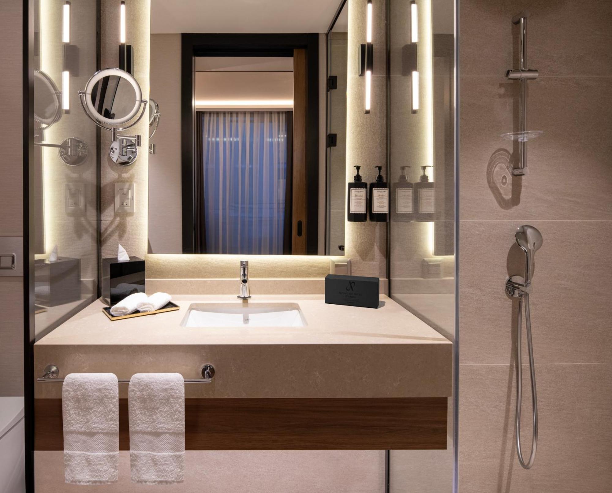 Altunizade Suites Istanbul, Curio Collection By Hilton Ngoại thất bức ảnh